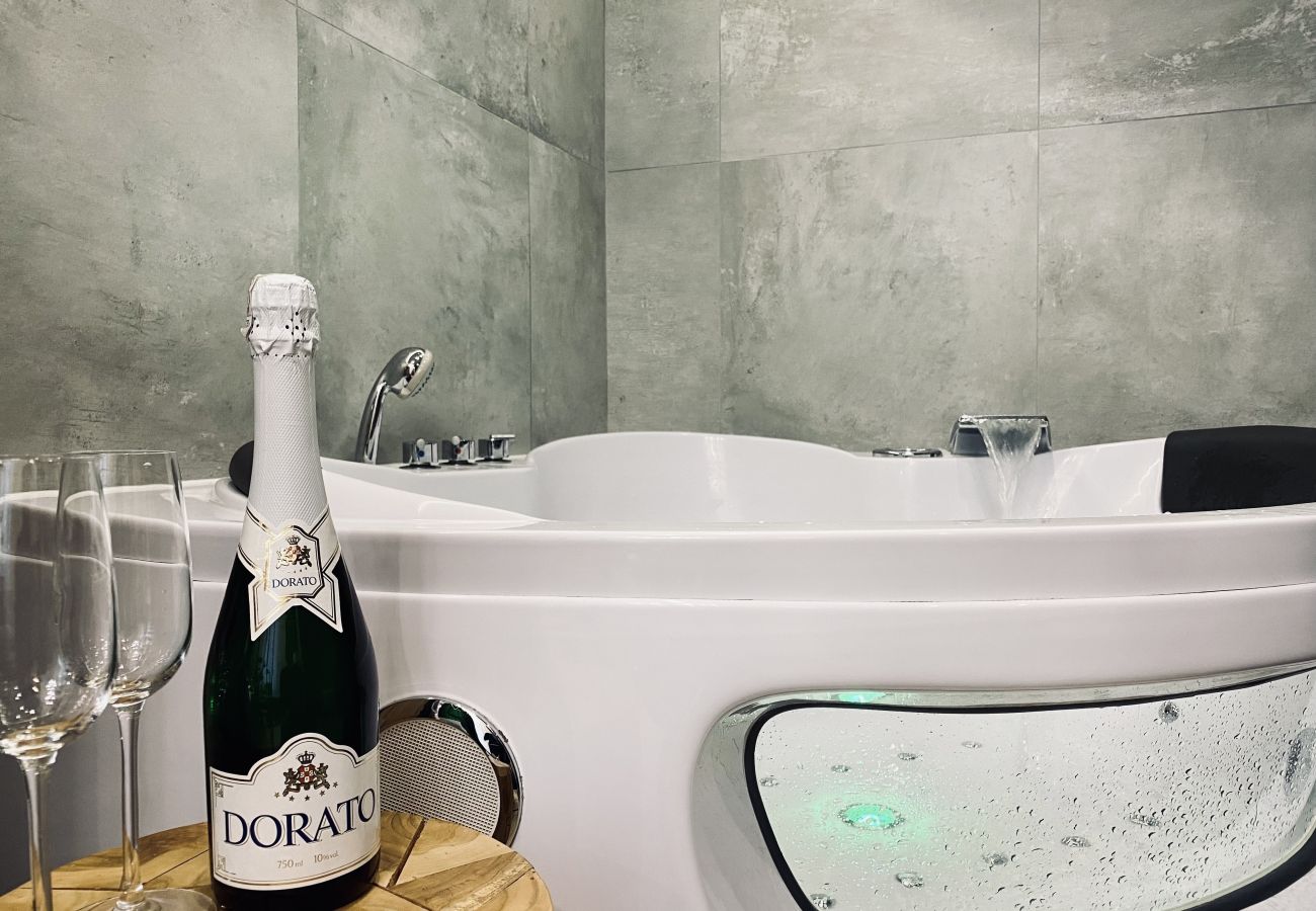Studio in Kraków - Apartment Premium Jacuzzi for couples, Old Town II, Starowiślna