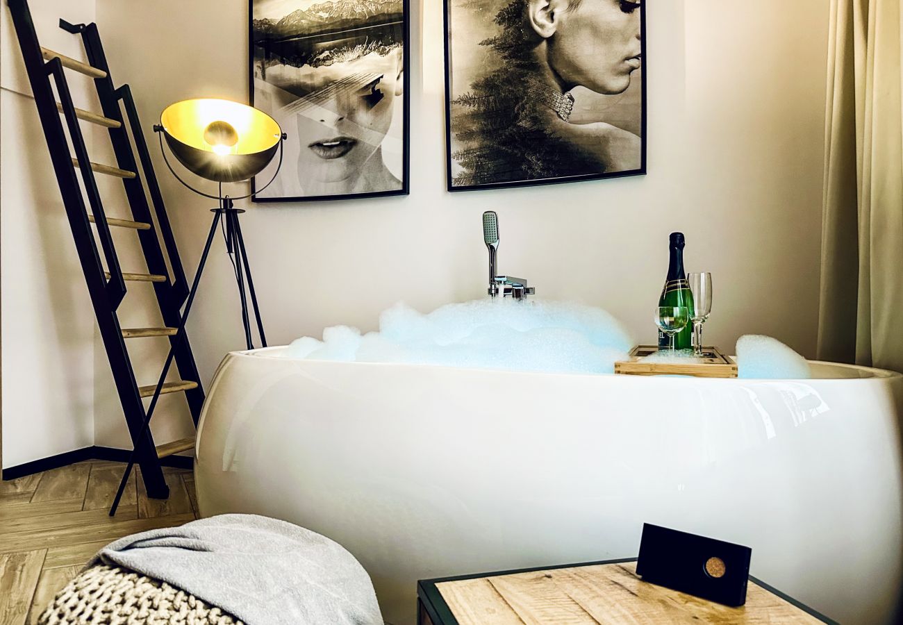 Studio in Kraków - Apartment Premium Jacuzzi for couples, Old Town I, Starowiślna