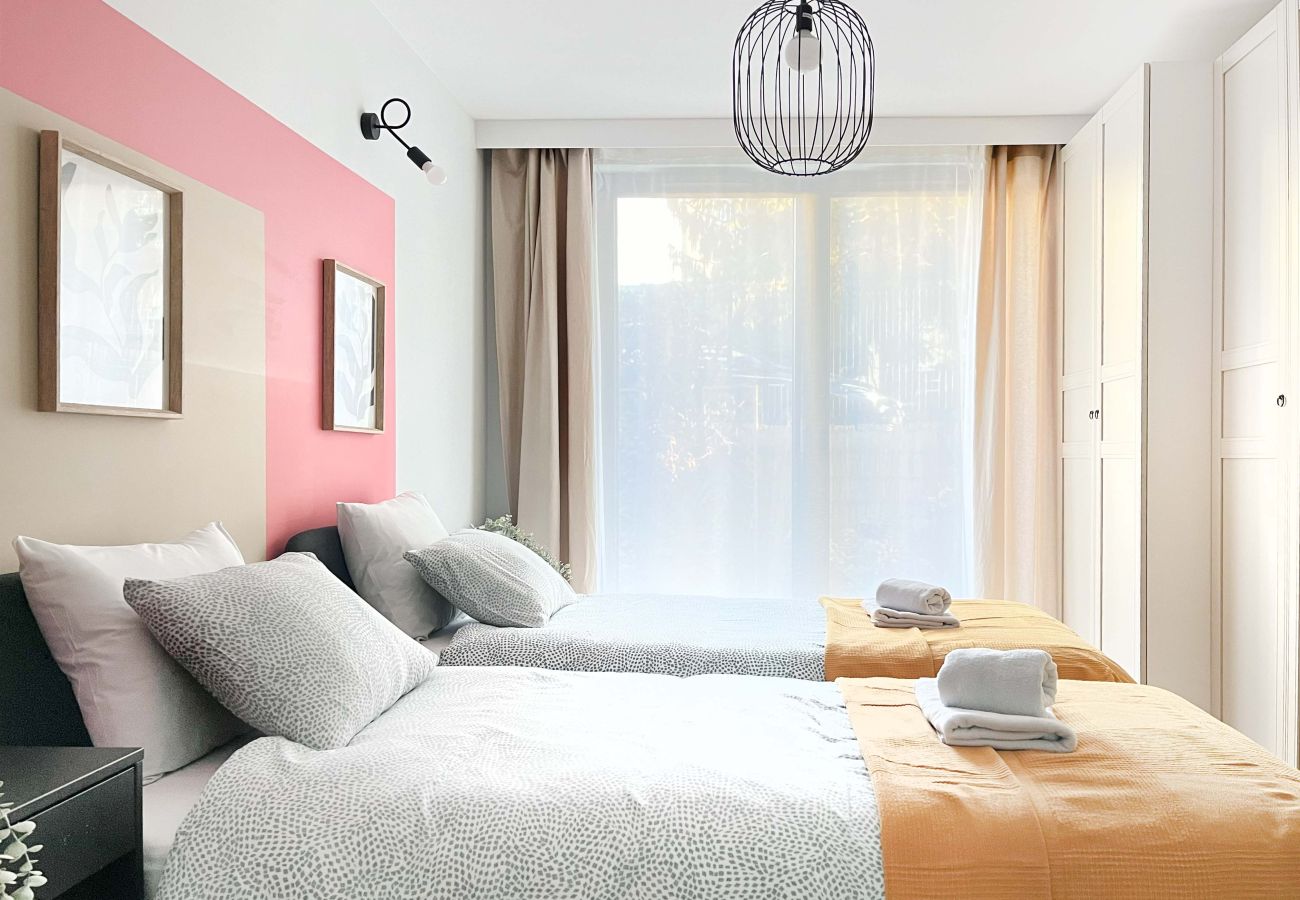 Ferienwohnung in Kraków - Apartment with Terrace and Two Bedrooms, Cracow, Madalińskiego