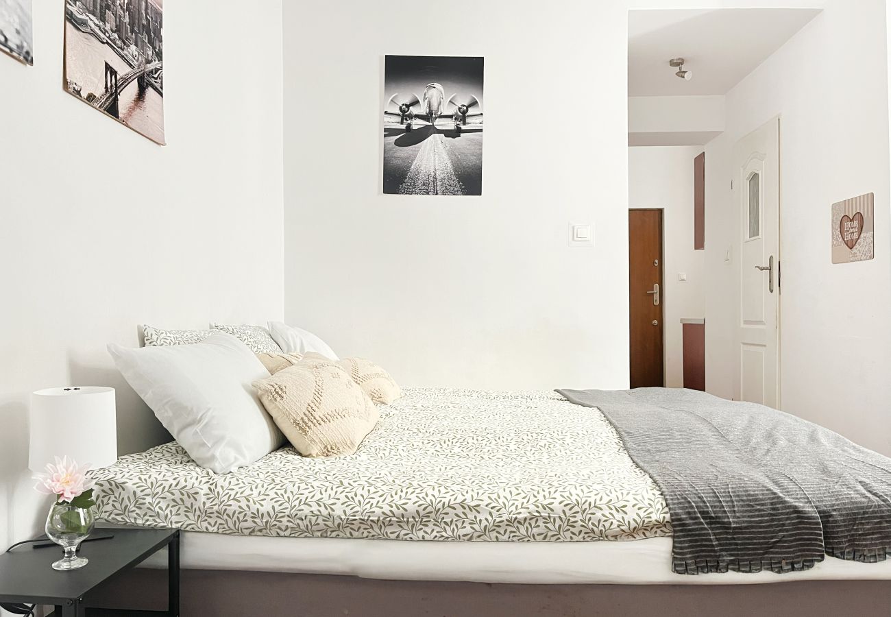 Ferienwohnung in Kraków - Smart Studio for 3 guests 8 min to Main Square, Zyblikiewicza