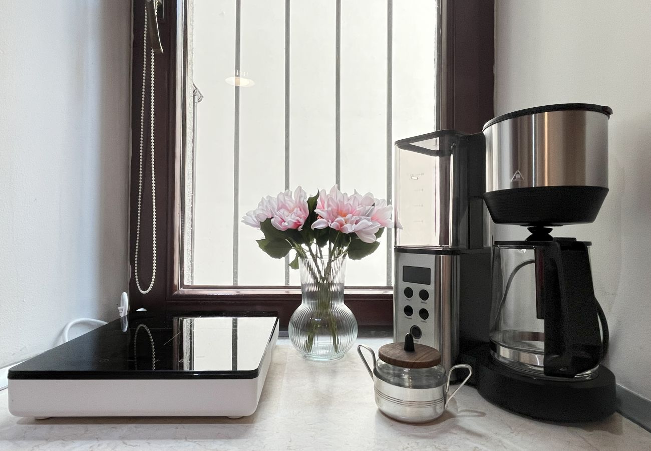 Ferienwohnung in Kraków - Smart Studio for 3 guests 8 min to Main Square, Zyblikiewicza