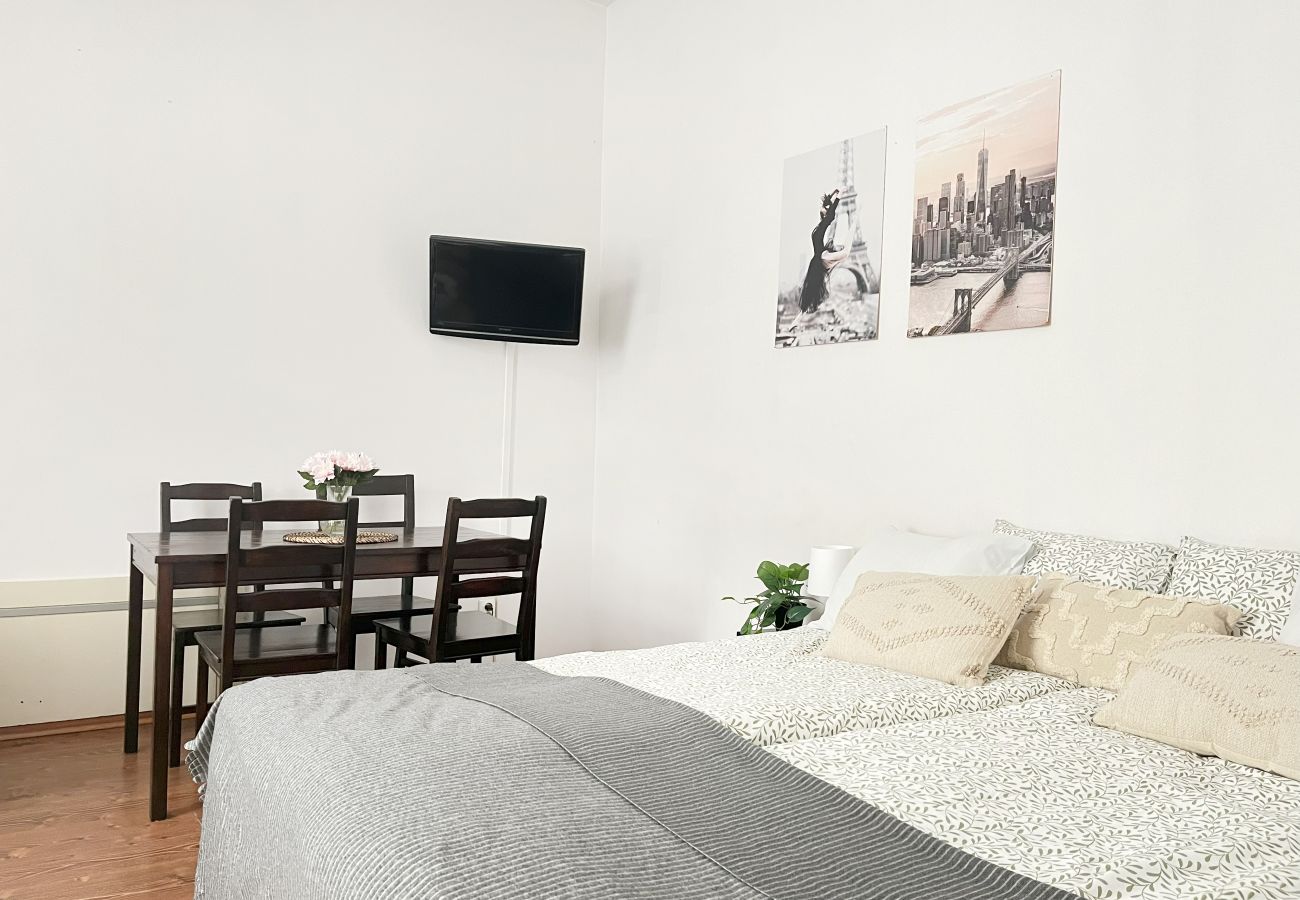 Ferienwohnung in Kraków - Smart Studio for 3 guests 8 min to Main Square, Zyblikiewicza