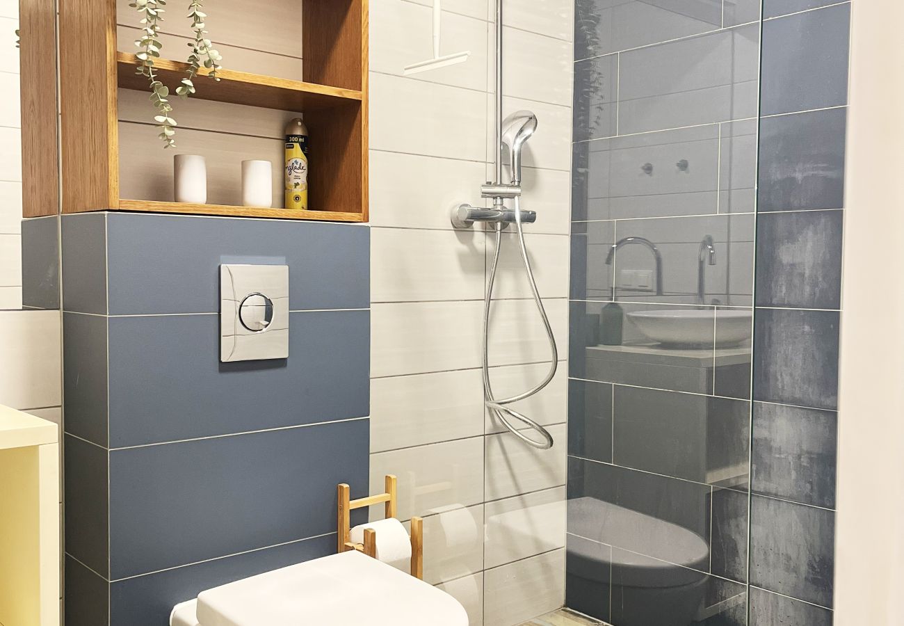 Ferienwohnung in Kraków - Premium Apartment with Balcony & AC | Zabłocie, Przemysłowa