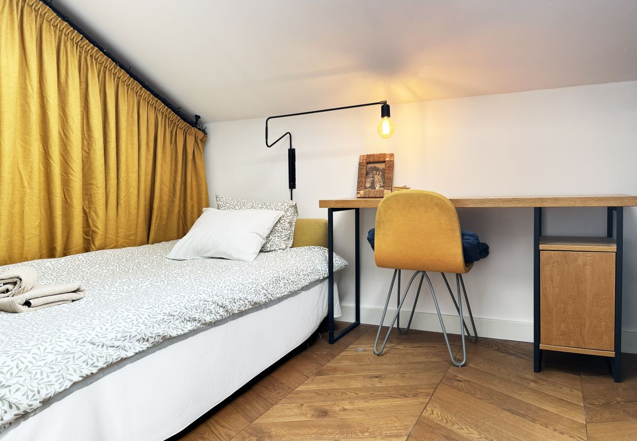 Ferienwohnung in Kraków - Apartment near the Vistula Boulevard, Old City, Węgierska
