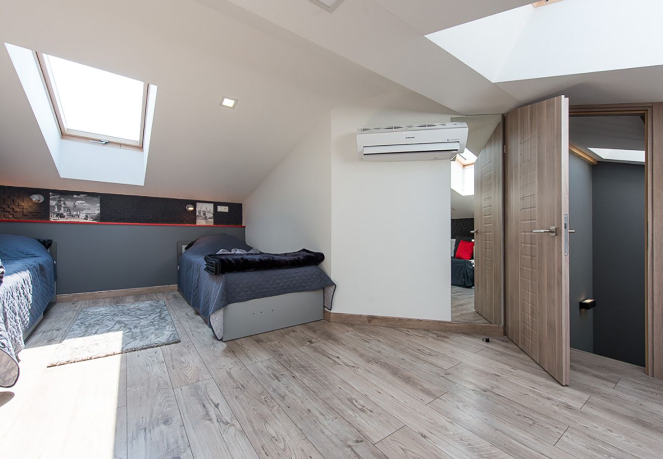Apartment in Kraków - Cozy and Large 62 m2 Apartment with A/C, Old Town, Miodowa