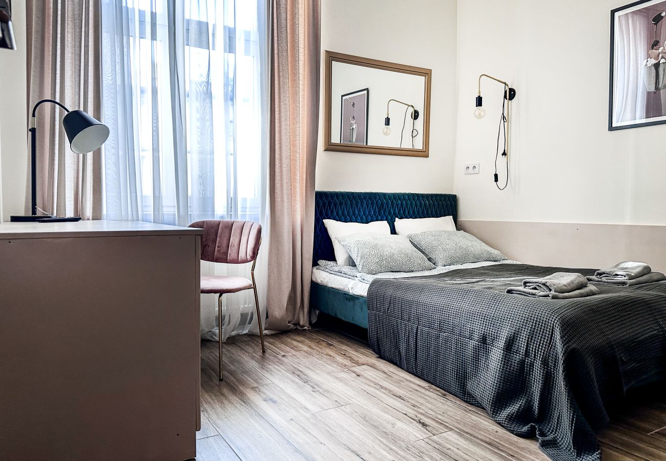 Apartment in Kraków - Aprtment with 4-bedrooms for 6 guests, city heart, Krowoderska