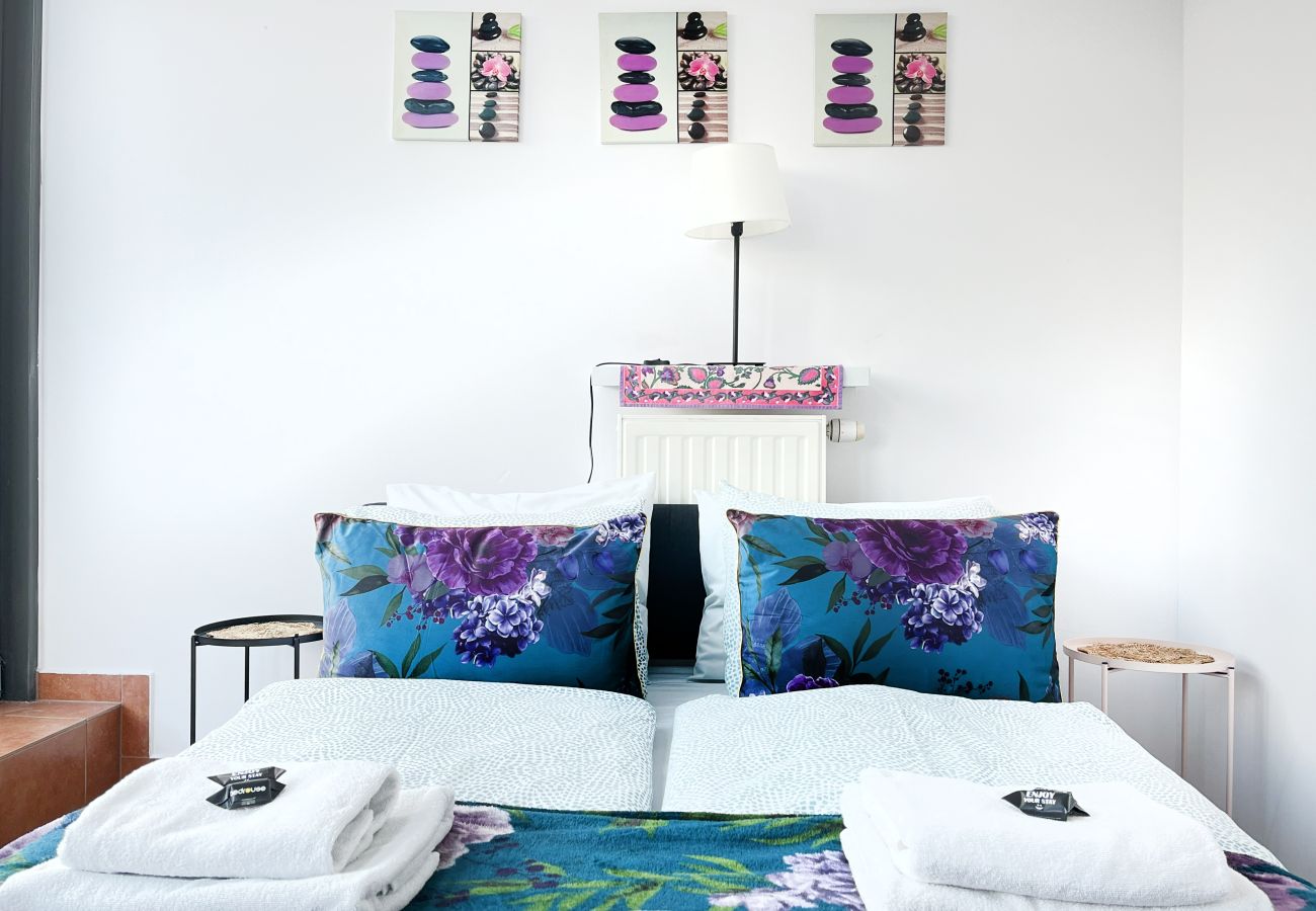 Studio in Kraków - Apartment with bedroom next to main station, Szlak