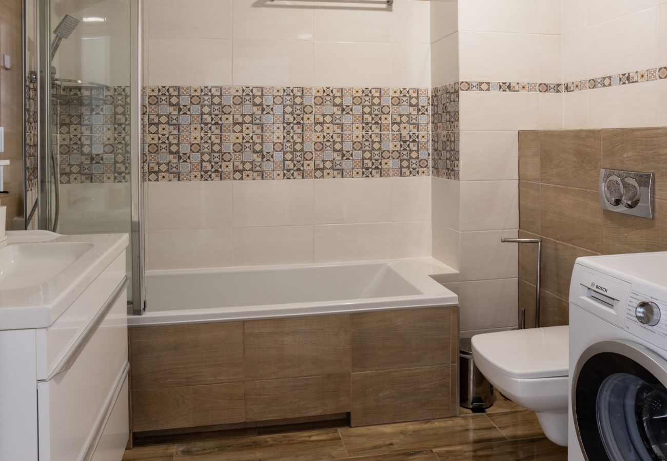 Apartment in Kraków - Beautiful Apartment Avia with balcony in Cracow