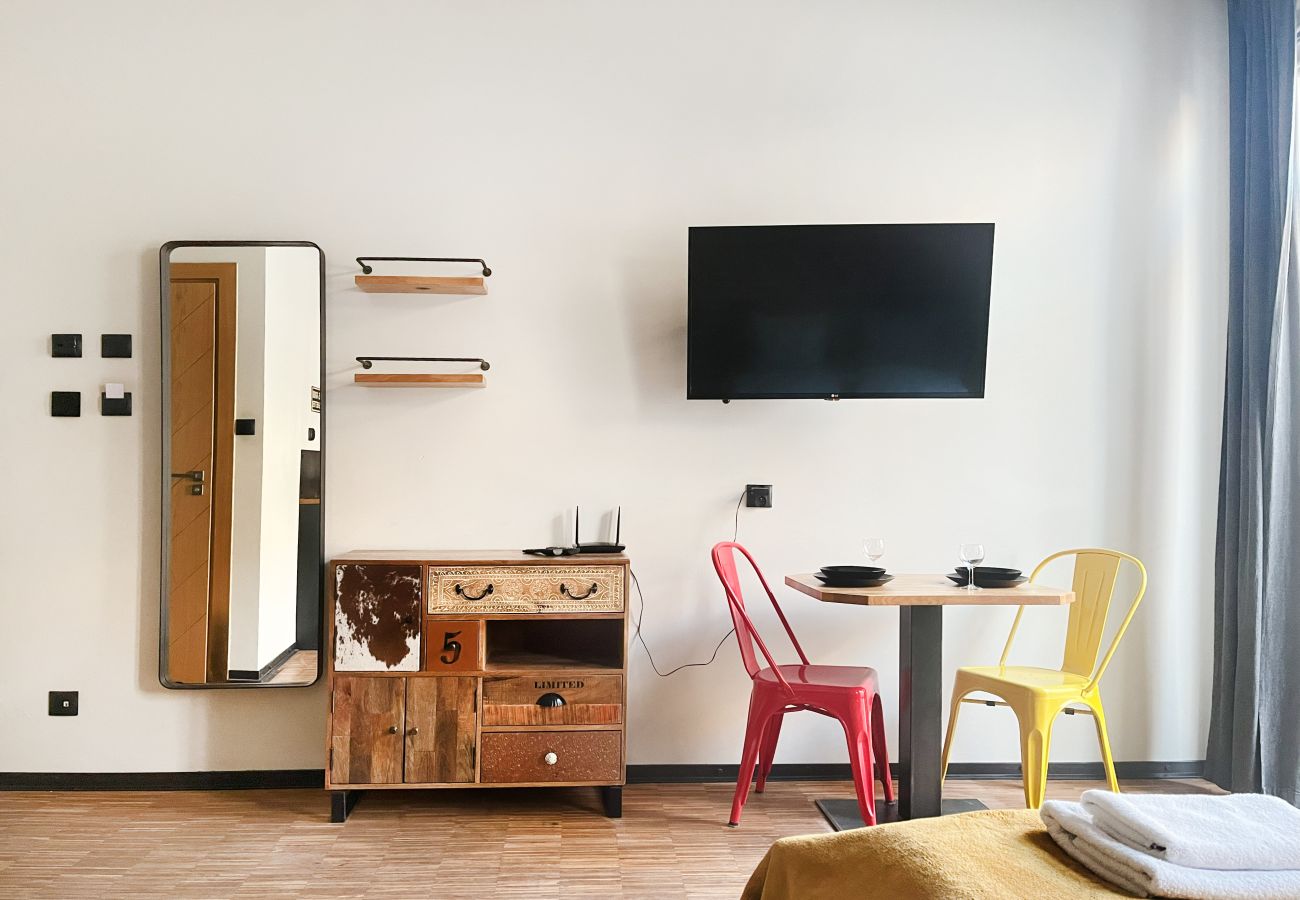 Studio w Kraków - Apartament w świetnej lokalizacji dla par, Różana 11