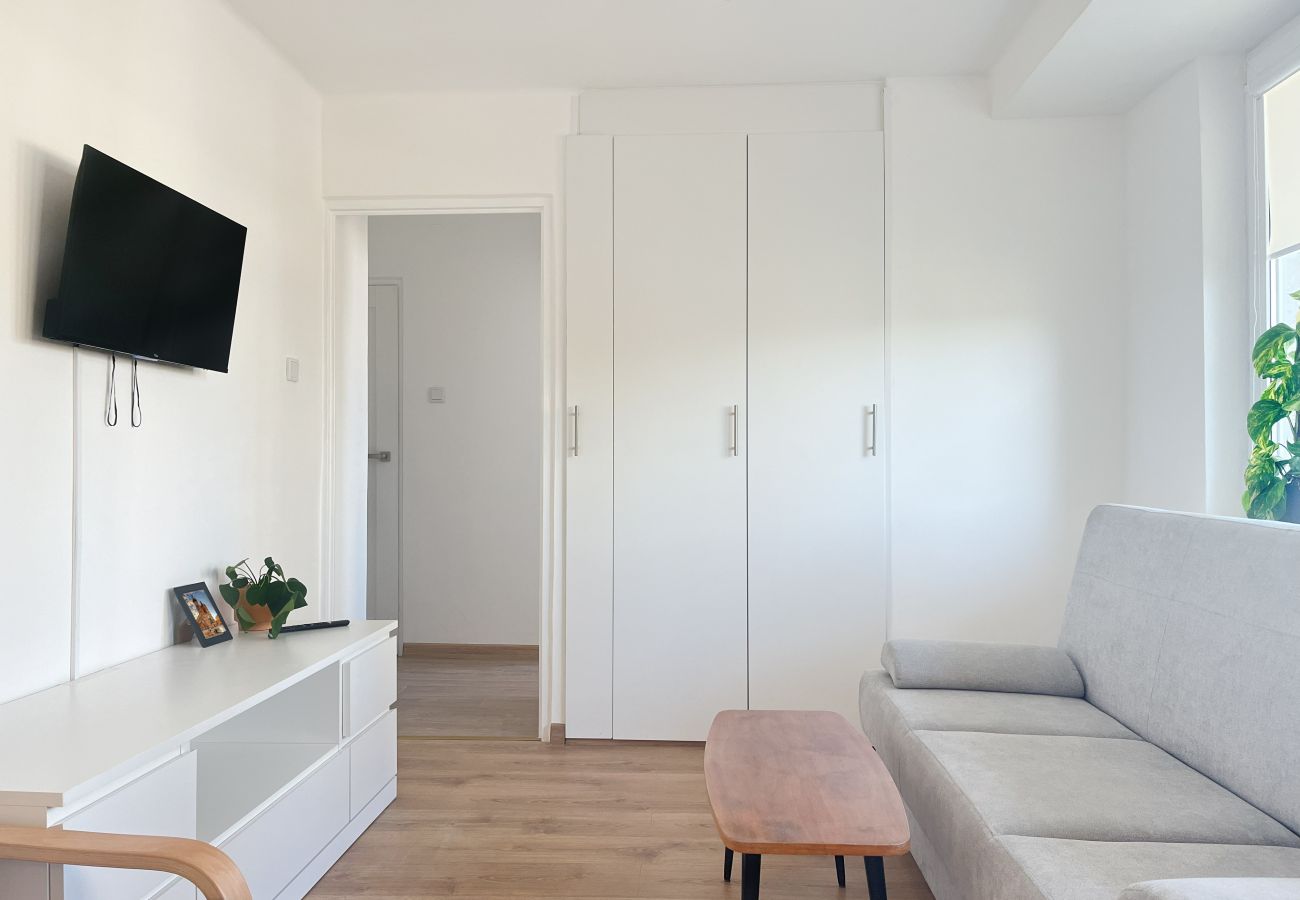 Apartament w Kraków - Apartament z oddzielną kuchnią w sercu Krakowa, Janowa Wola